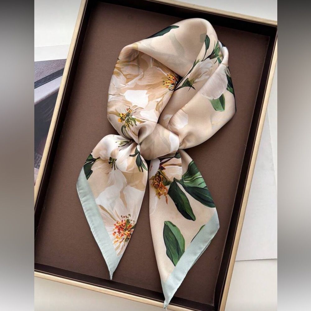 Chic Floral Cream and Green Wrap M635
